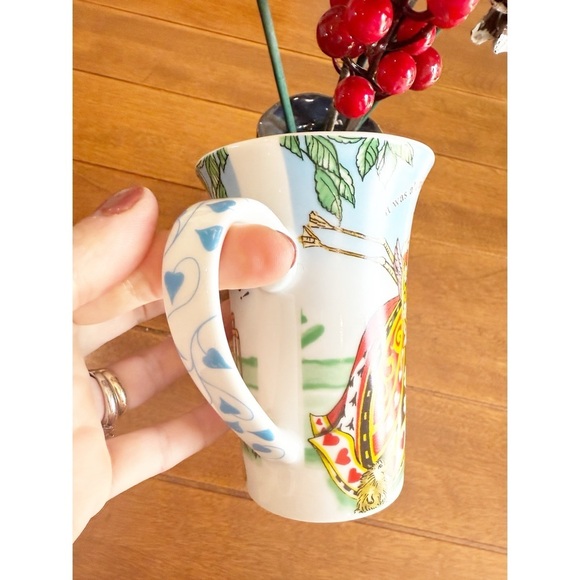 Alice in Wonderland Paul Cardew Mug - Picture 3 of 5